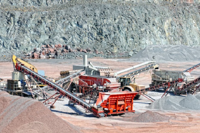 Analysis of Lubrication Methods and Applicable Equipment for Mining Crushers